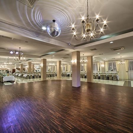Hotel Stara Fabryka Malogoszcz Buitenkant foto