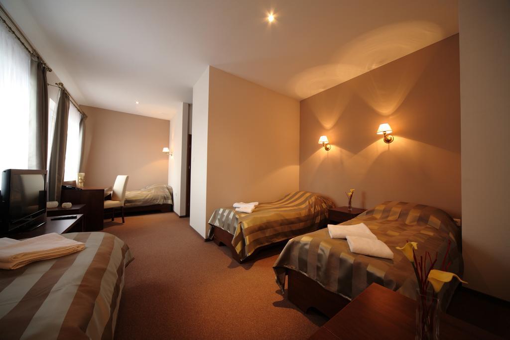 Hotel Stara Fabryka Malogoszcz Kamer foto