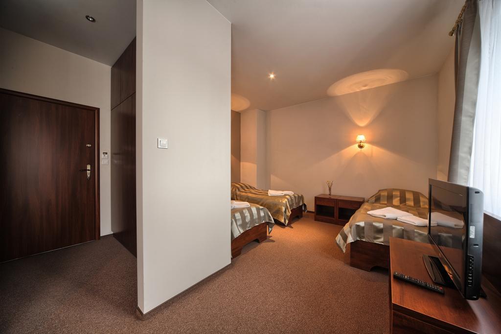 Hotel Stara Fabryka Malogoszcz Kamer foto