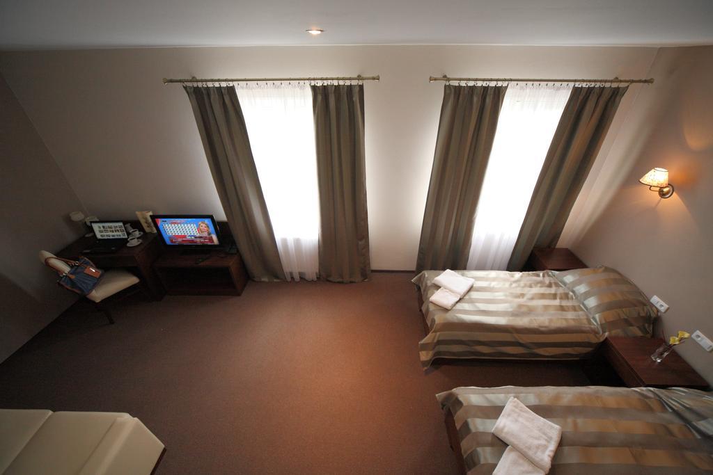Hotel Stara Fabryka Malogoszcz Kamer foto