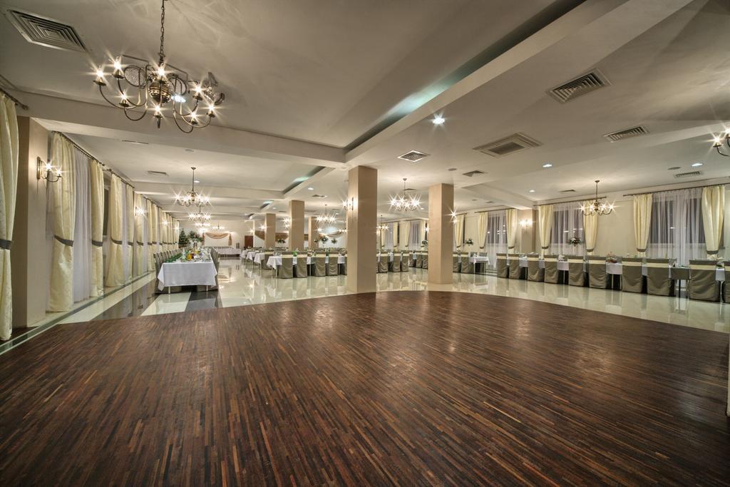 Hotel Stara Fabryka Malogoszcz Buitenkant foto