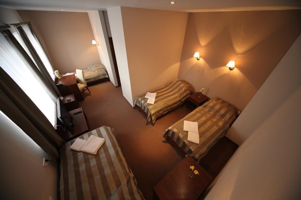 Hotel Stara Fabryka Malogoszcz Kamer foto