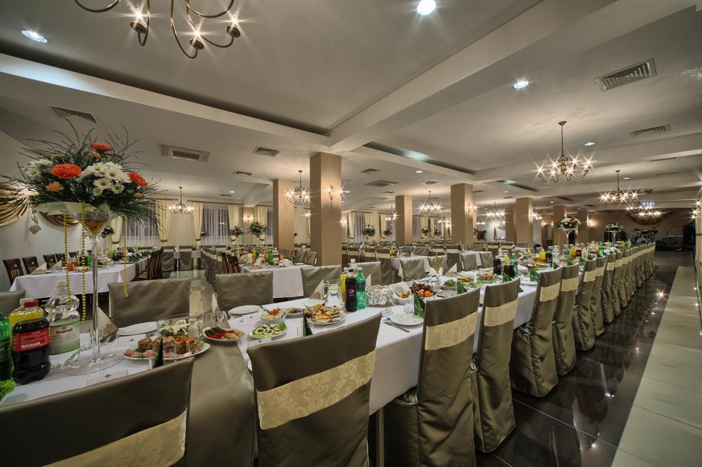 Hotel Stara Fabryka Malogoszcz Buitenkant foto